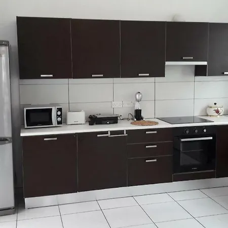 Avra Protaras * باراليمني